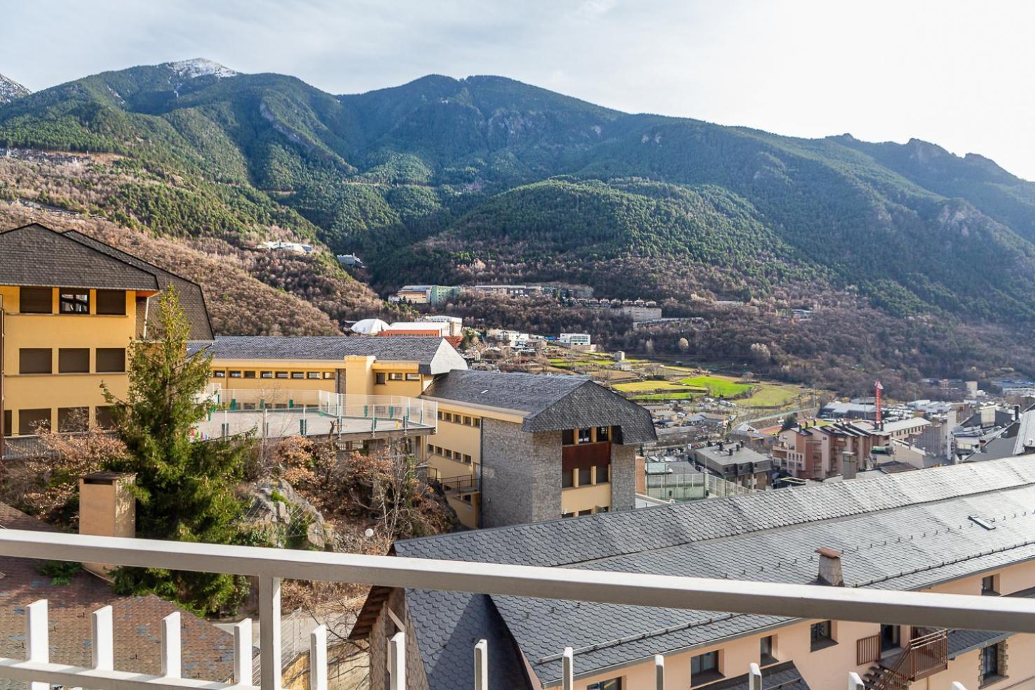 Apartamento Andbnb I Apartamento Centrico Con Terraza Y Parking Gratuito Andorra la Vieja Exterior foto